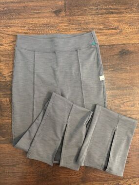 Vuori Lux Rib Split High Rise Bootcut Knit Pants in Heather Gray